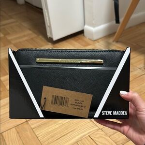Steve Madden Black Zip Wallet